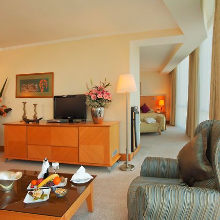 Wyndham Grand Izmir Ozdilek Thermal & Spa Exterior photo A suite at the Grand Hotel