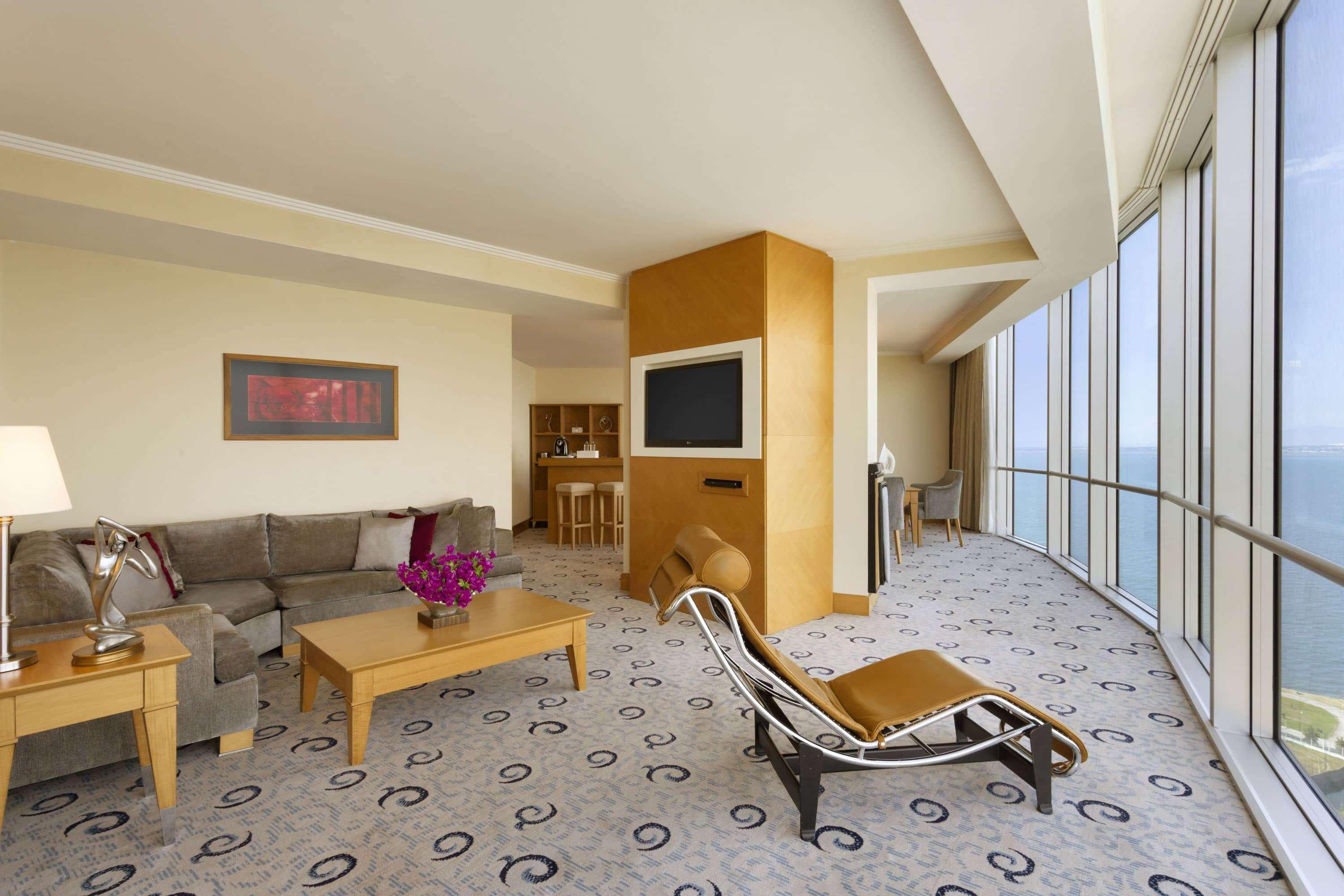 Wyndham Grand Izmir Ozdilek Thermal & Spa Exterior photo A suite at the Jumeirah Emirates Towers Hotel