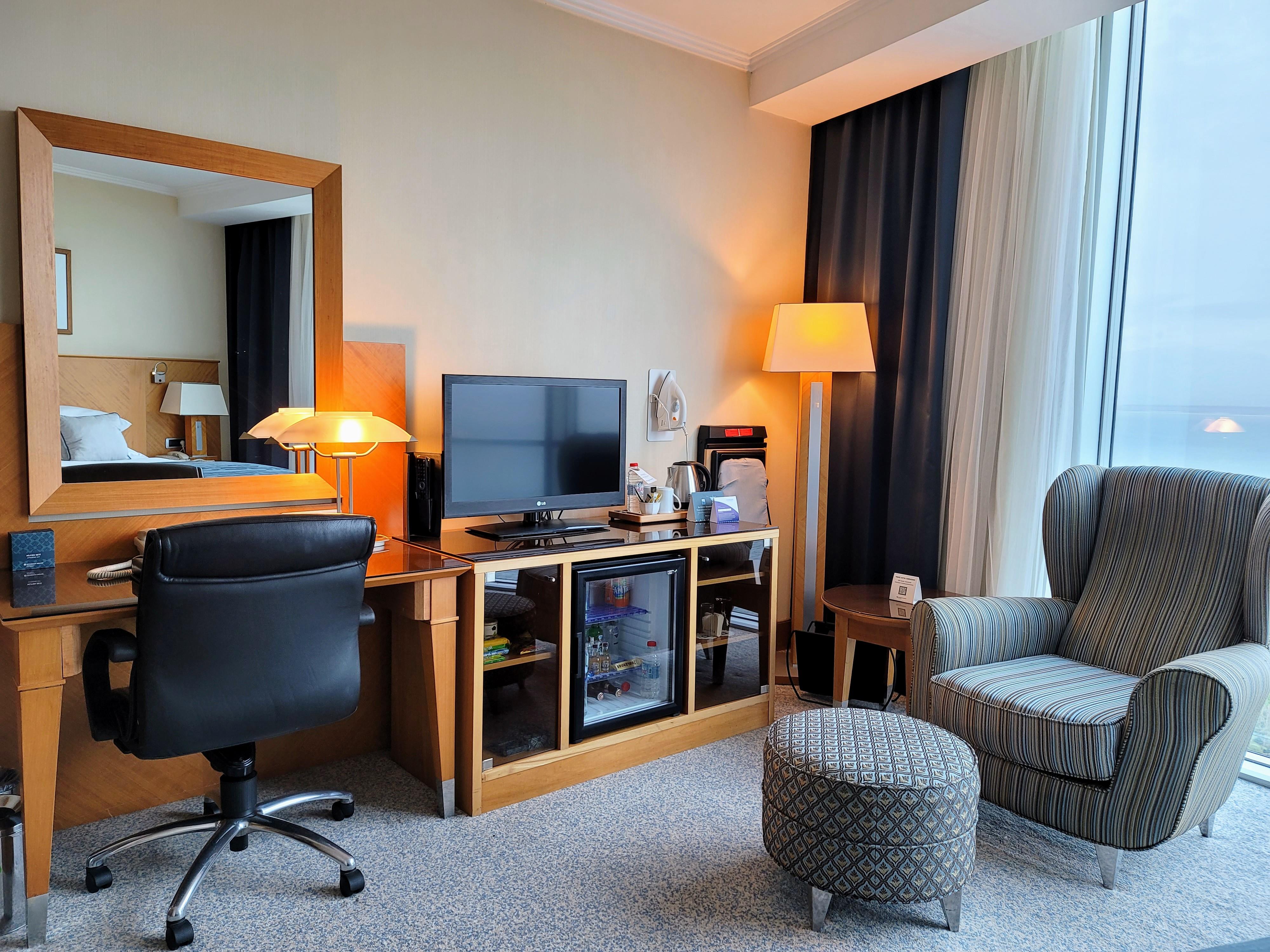 Wyndham Grand Izmir Ozdilek Thermal & Spa Exterior photo A room at the hotel