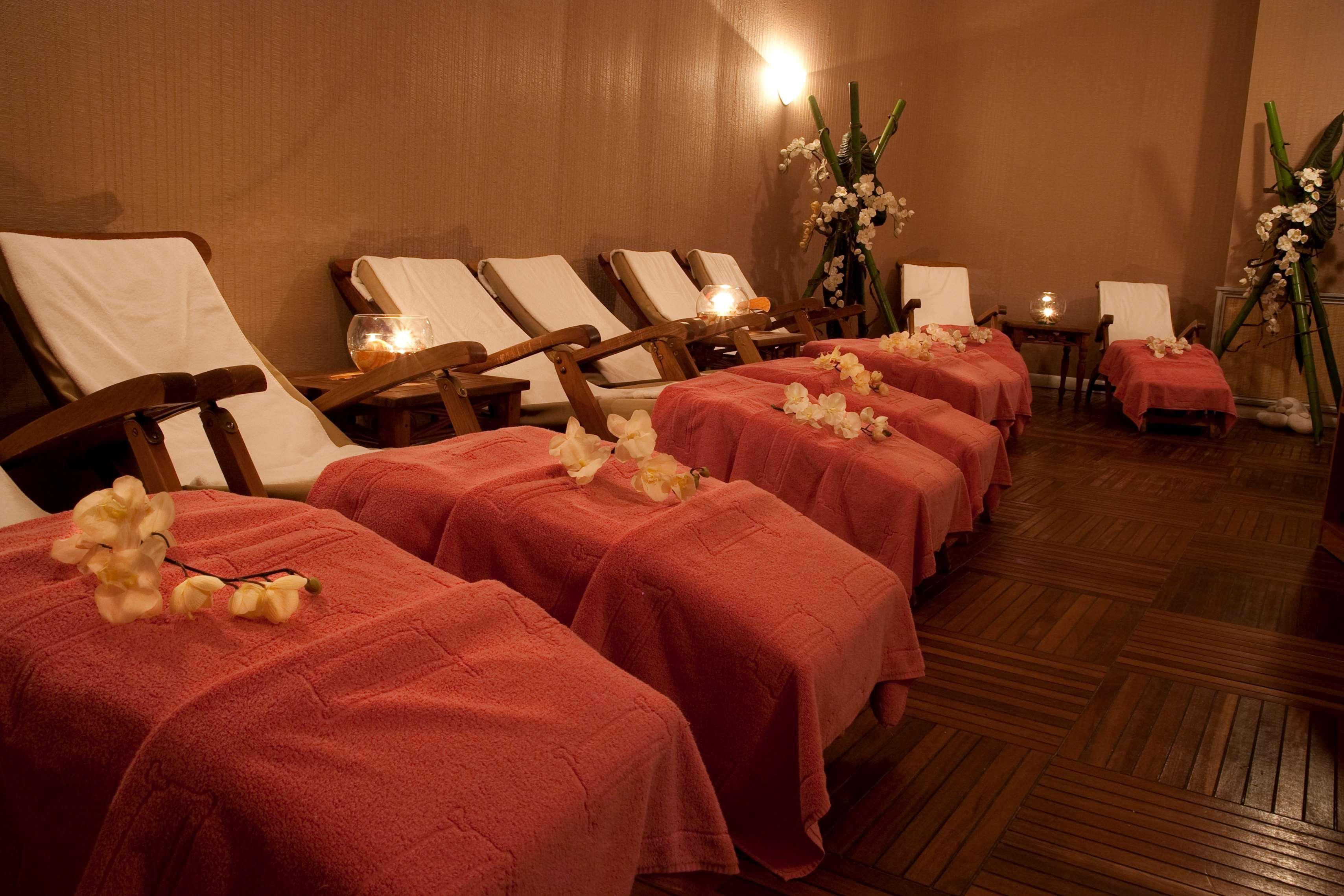 Wyndham Grand Izmir Ozdilek Thermal & Spa Exterior photo A relaxation room at a spa