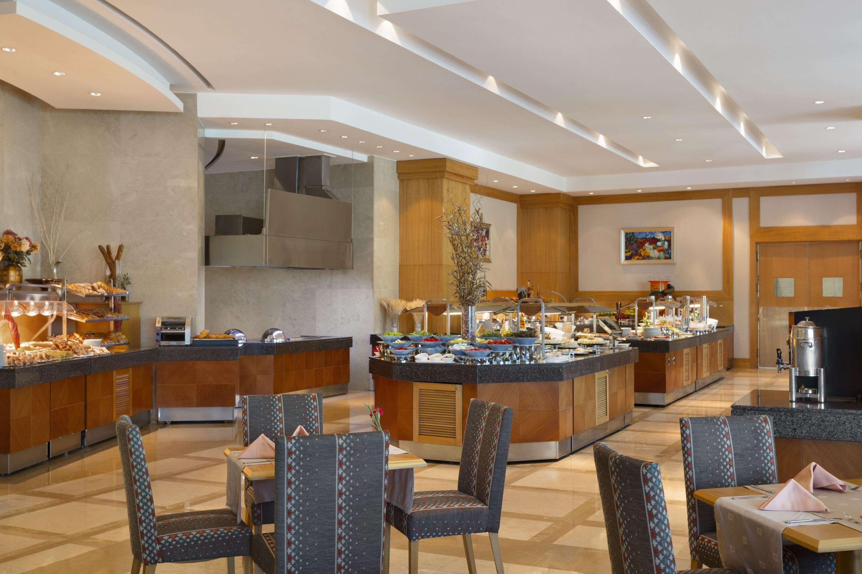 Wyndham Grand Izmir Ozdilek Thermal & Spa Exterior photo The restaurant