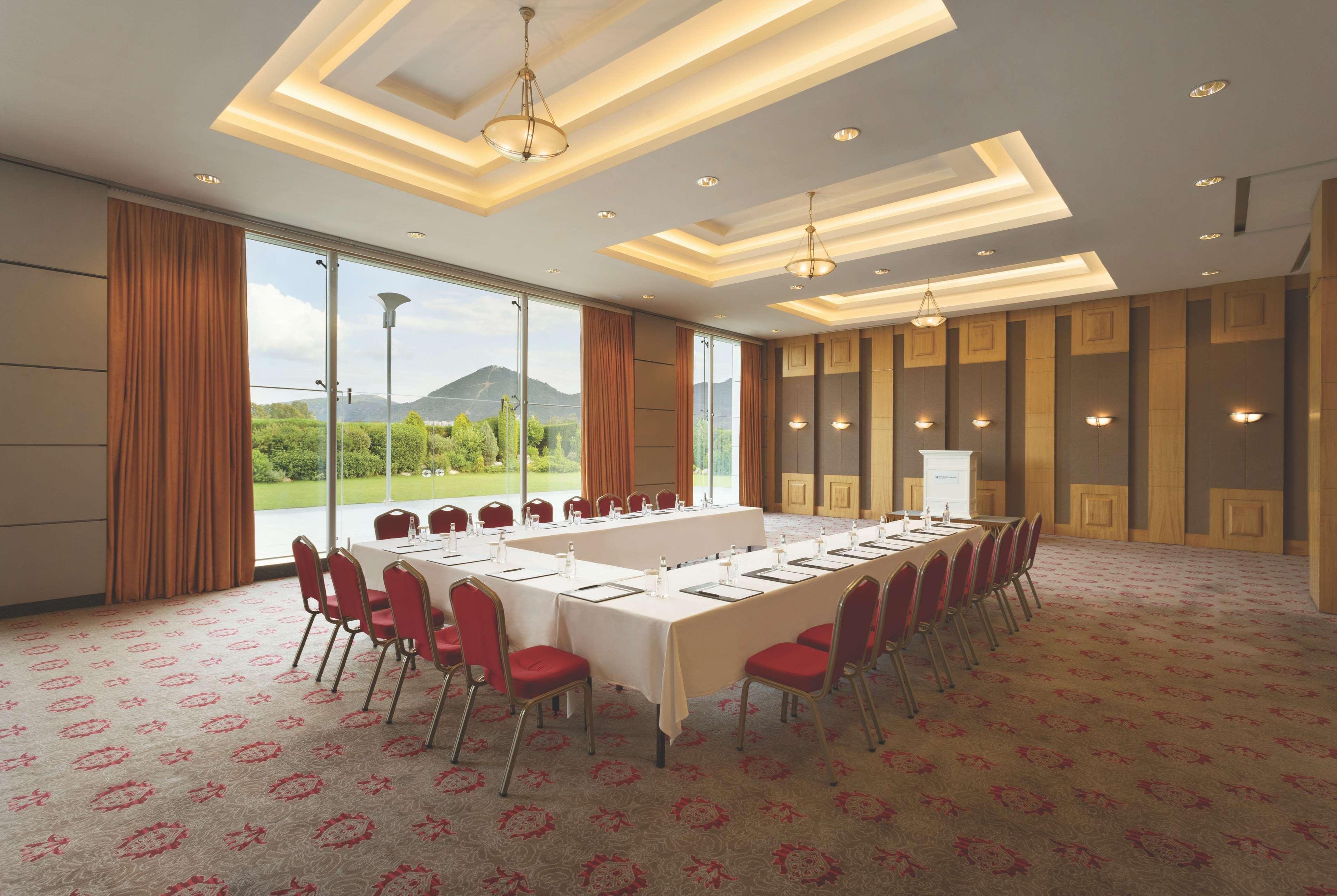 Wyndham Grand Izmir Ozdilek Thermal & Spa Exterior photo Meeting room