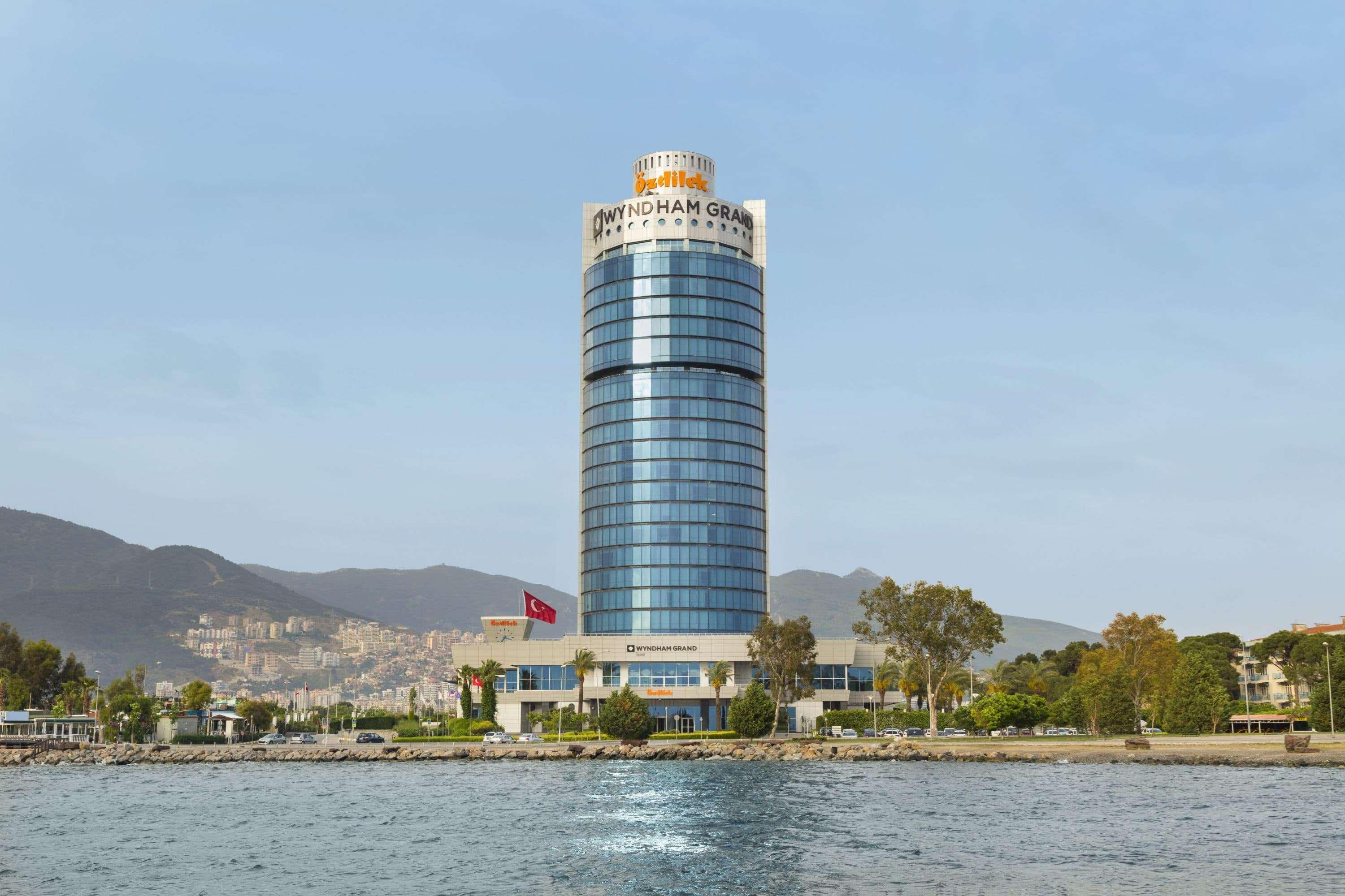 Wyndham Grand Izmir Ozdilek Thermal & Spa Exterior photo Hilton İzmir