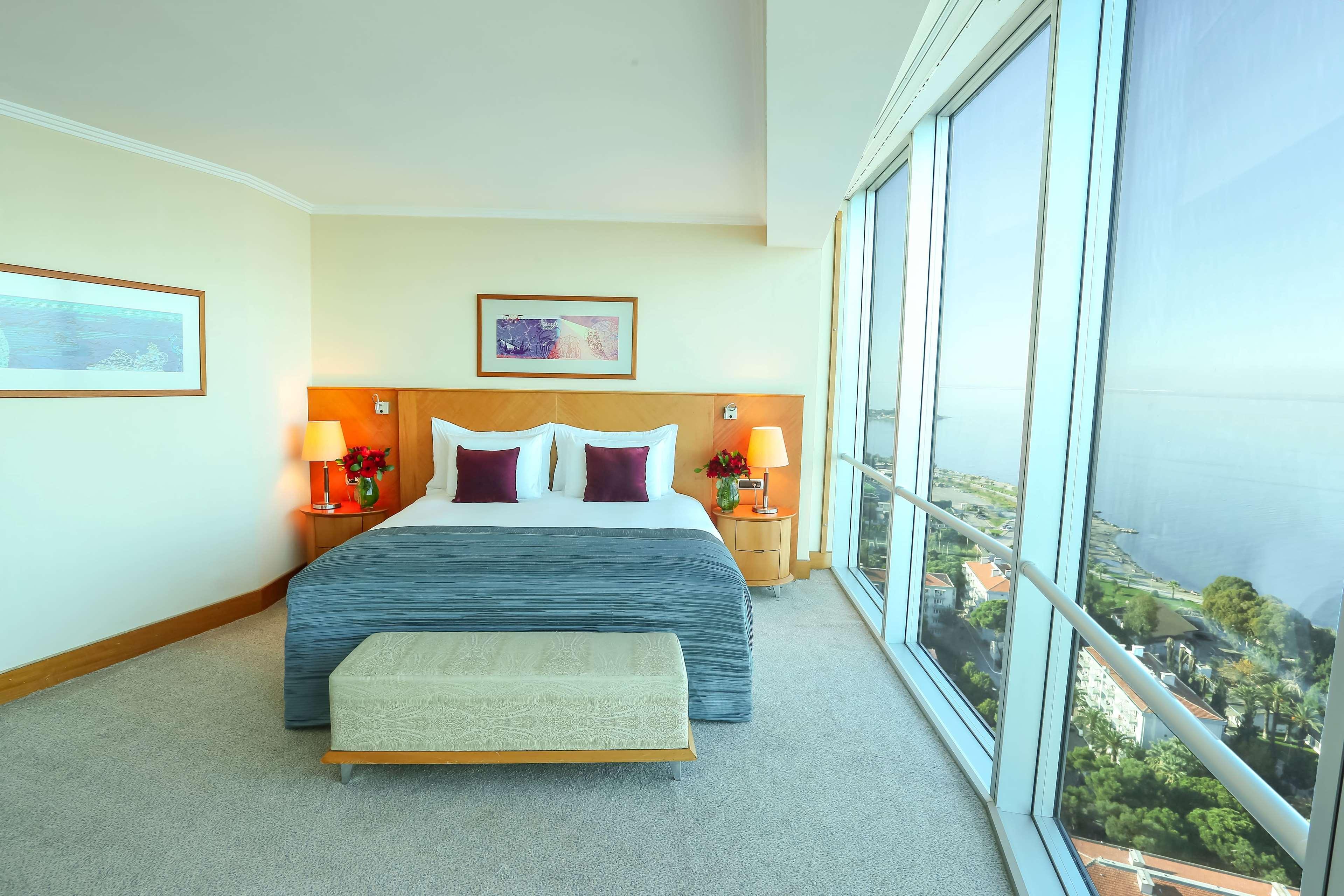 Wyndham Grand Izmir Ozdilek Thermal & Spa Exterior photo A bedroom at the Jumeirah Emirates Towers Hotel