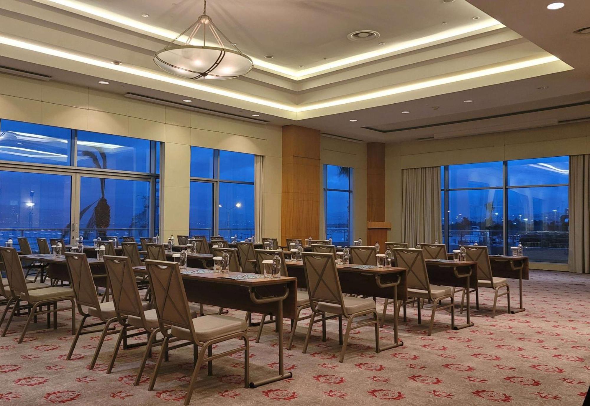 Wyndham Grand Izmir Ozdilek Thermal & Spa Exterior photo A meeting room at the hotel