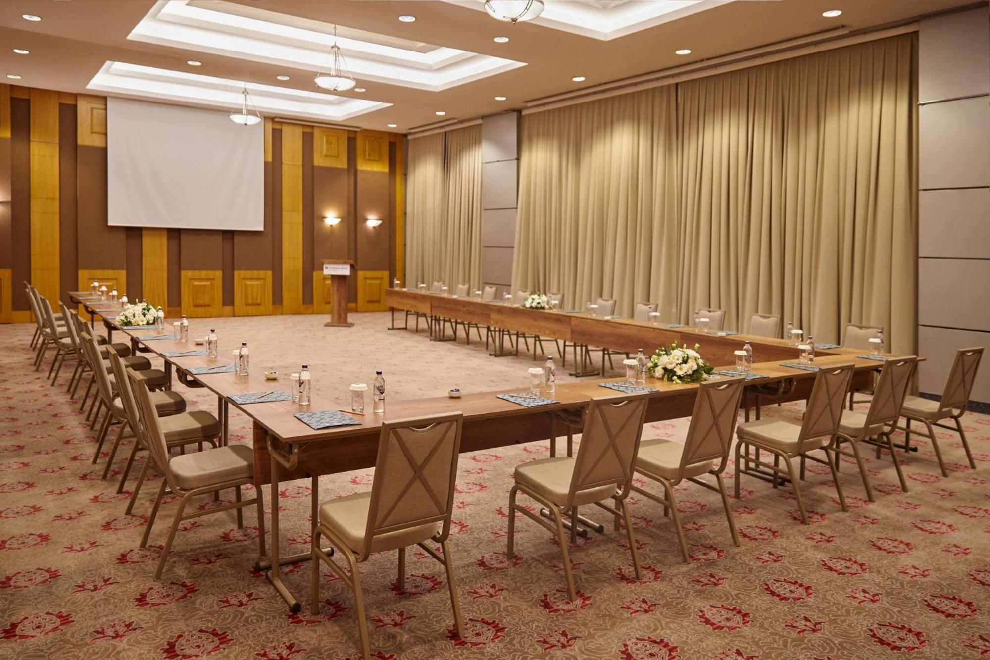 Wyndham Grand Izmir Ozdilek Thermal & Spa Exterior photo Meeting room