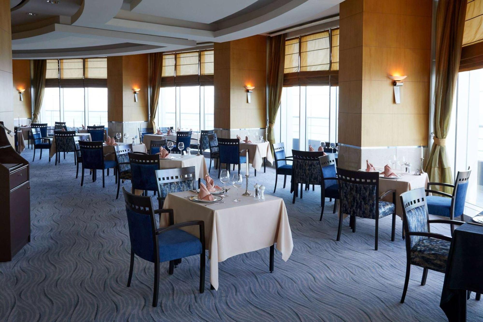 Wyndham Grand Izmir Ozdilek Thermal & Spa Exterior photo The restaurant