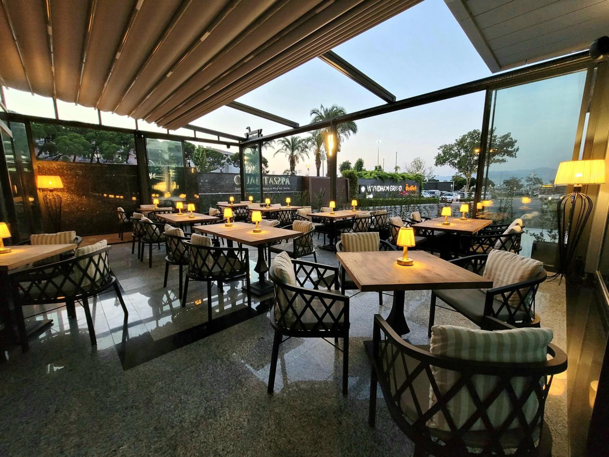 Wyndham Grand Izmir Ozdilek Thermal & Spa Exterior photo The Terrace