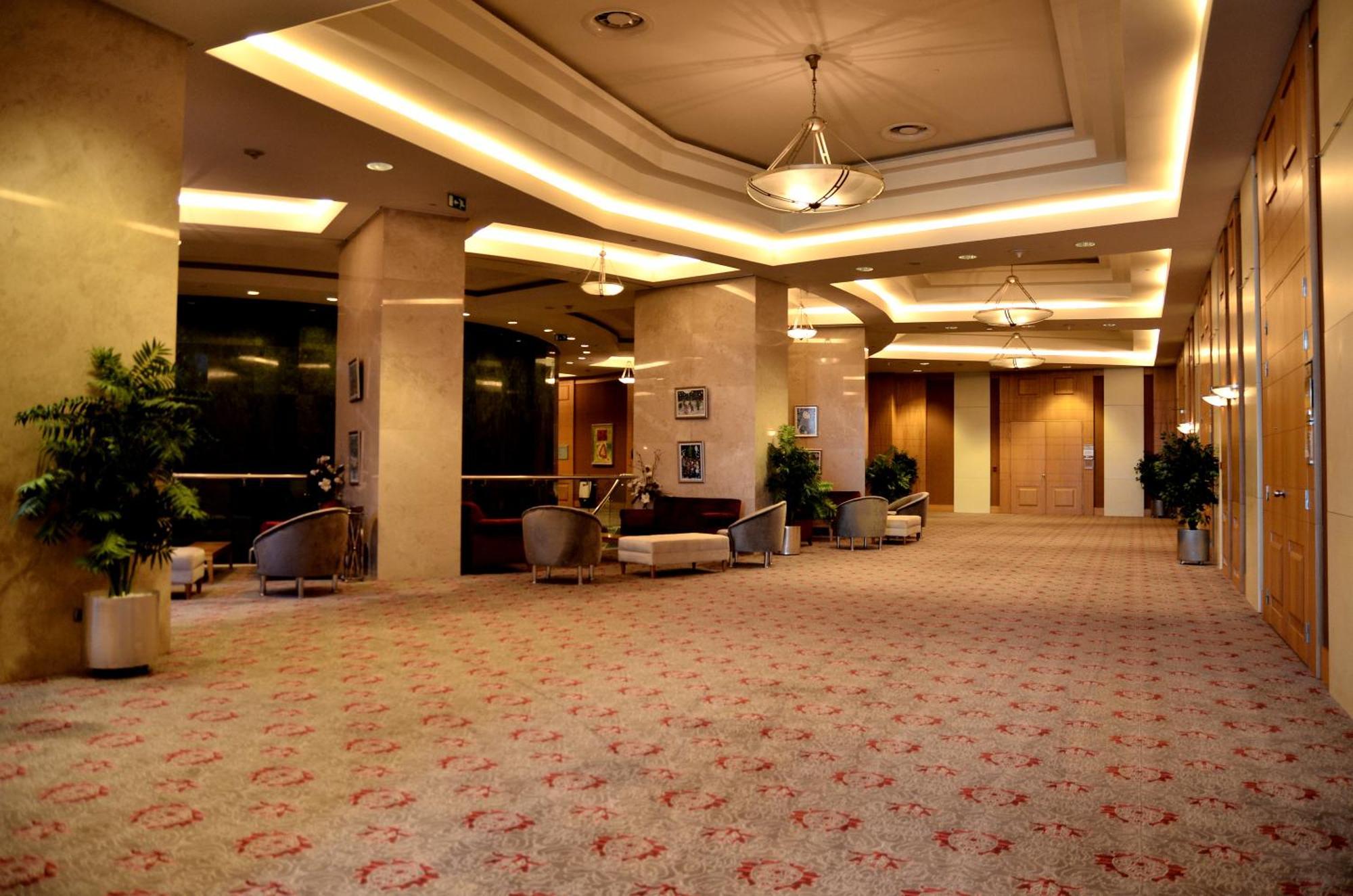Wyndham Grand Izmir Ozdilek Thermal & Spa Exterior photo The lobby of the hotel