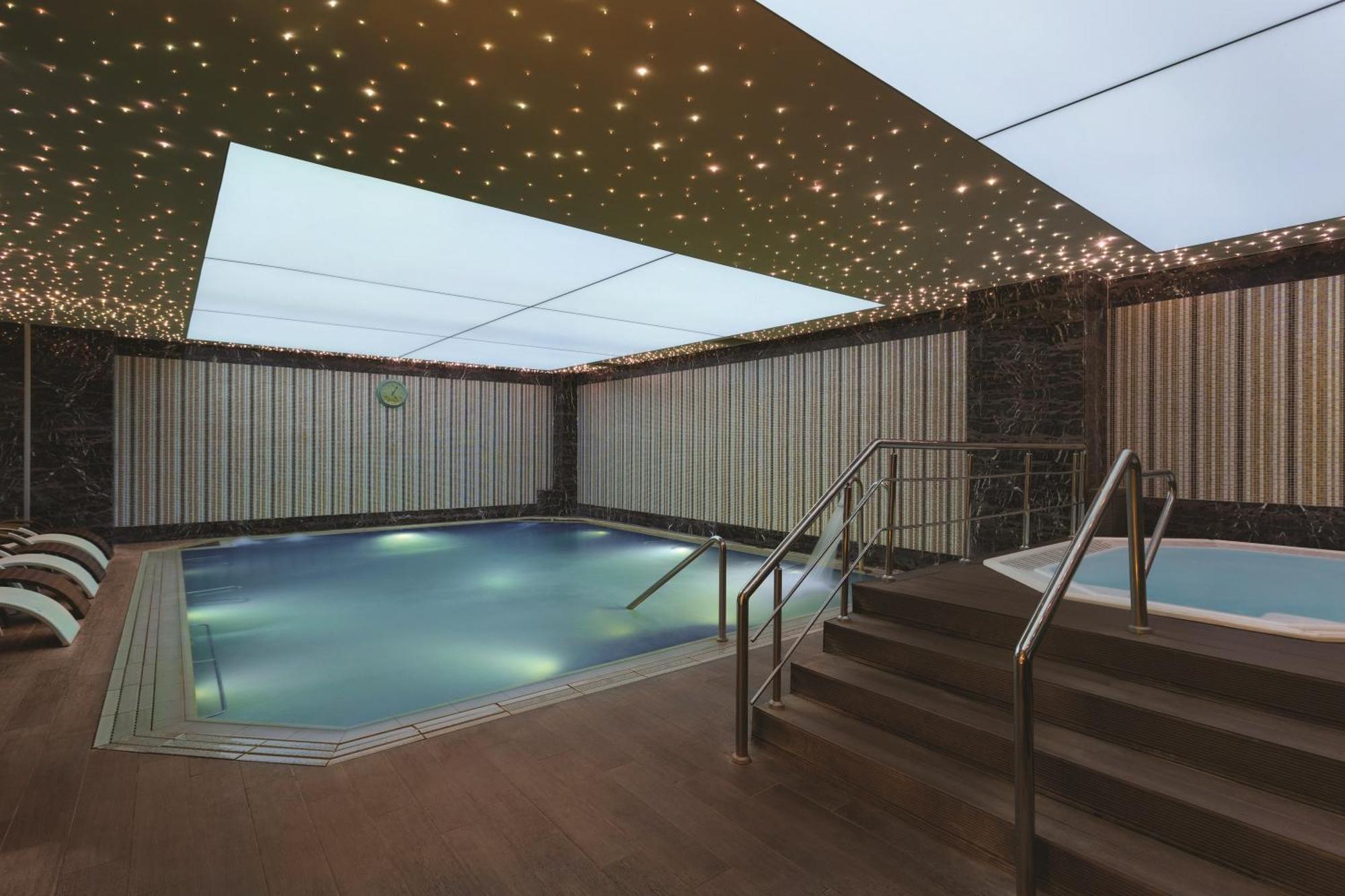 Wyndham Grand Izmir Ozdilek Thermal & Spa Exterior photo The pool at the 101 Club